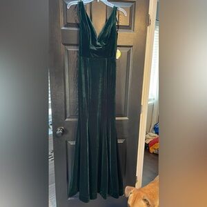 Green velvet gown size 5 BNWT